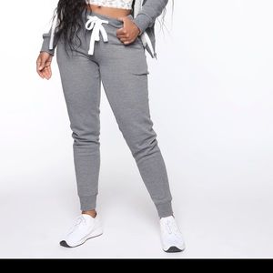 Fashion nova sweat pants size medium